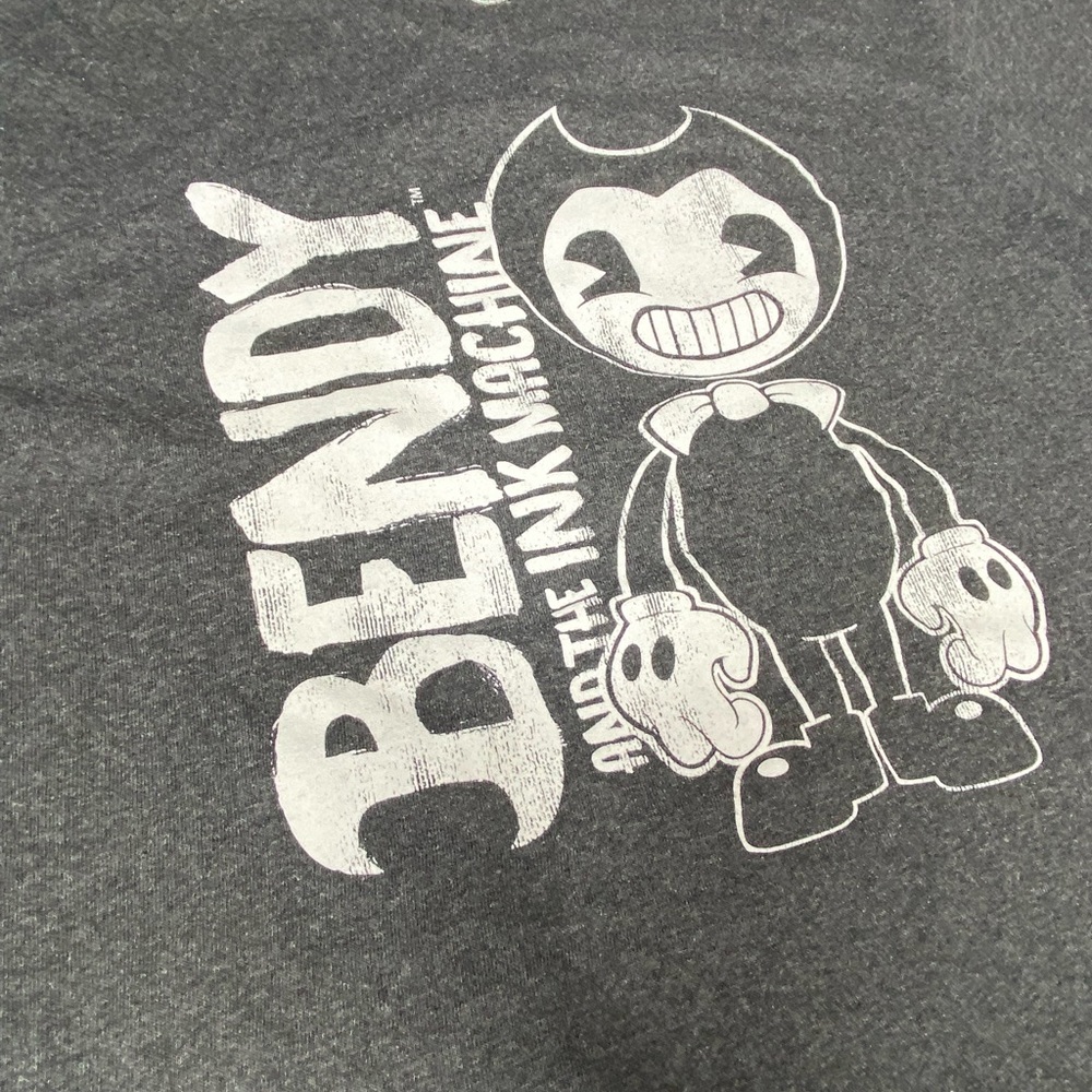 Bendy tee! Gently used condition. size Medium
